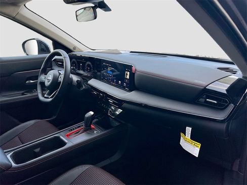 New 2026 Nissan Kicks SR image 28