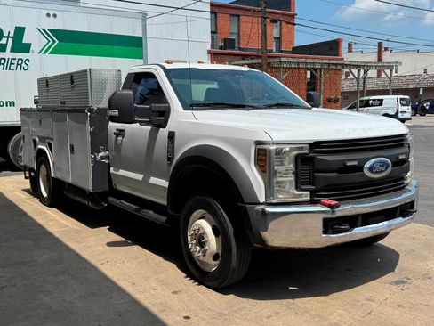 Used 2019 Ford F550 4x4 Regular Cab Super Duty image 2