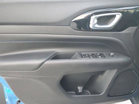 Certified 2025 Jeep Compass Latitude w/ Altitude Special Edition image 16