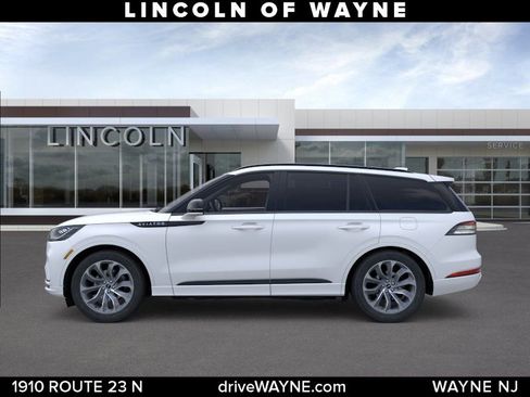 New 2026 Lincoln Aviator AWD w/ Jet Appearance Package image 3
