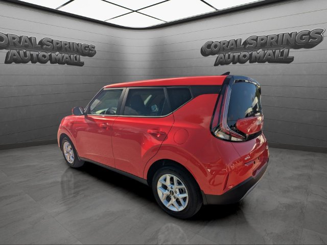 Used 2025 Kia Soul LX w/ LX Technology Package FWD image 5