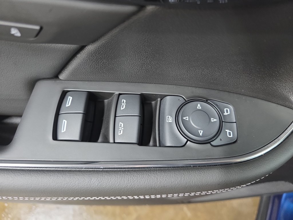Used 2023 Buick Envision Essence AWD/4WD image 26