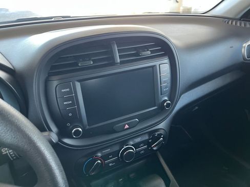 Used 2025 Kia Soul LX w/ LX Technology Package image 17