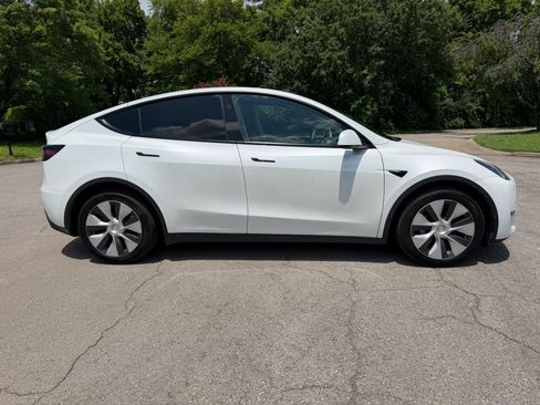 Used 2023 Tesla Model Y Long Range AWD/4WD image 4