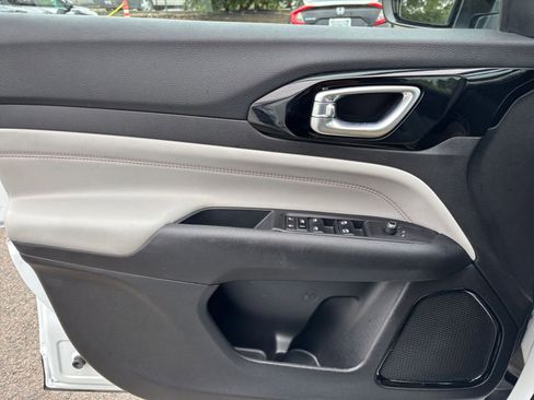 Used 2025 Jeep Compass Limited image 18