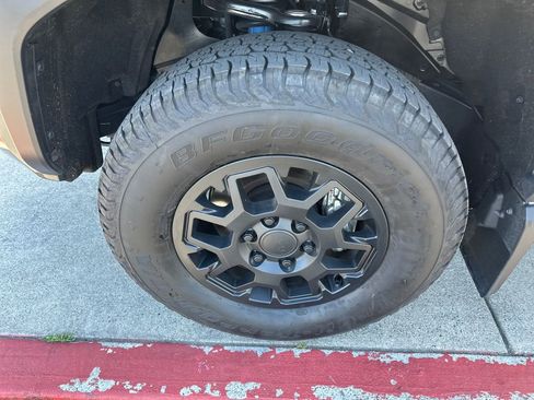Used 2025 Toyota Tacoma TRD Off-Road AWD/4WD image 22