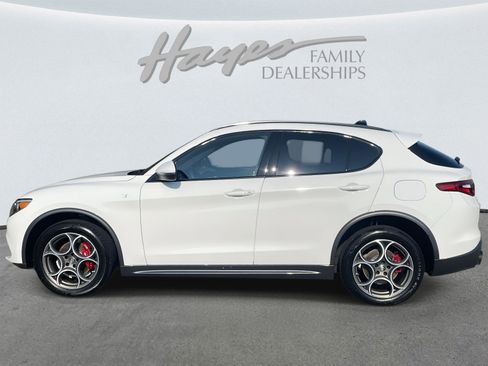 Used 2022 Alfa Romeo Stelvio Ti image 35