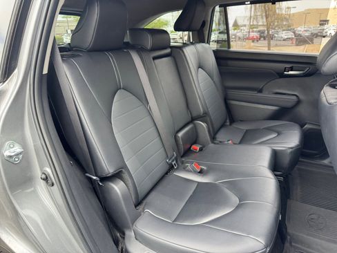 Certified 2025 Toyota Highlander XLE AWD/4WD image 18