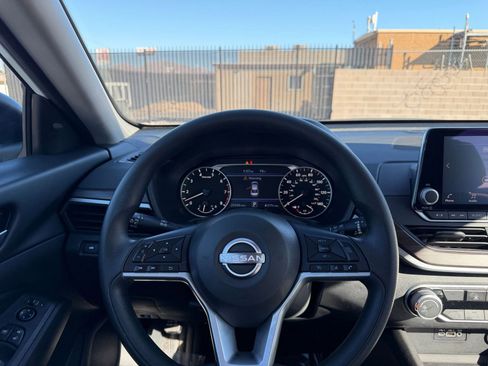 Used 2025 Nissan Altima 2.5 SV image 34