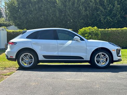 Certified 2025 Porsche Macan AWD/4WD image 9
