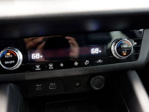 Used 2024 Mitsubishi Outlander SE image 24