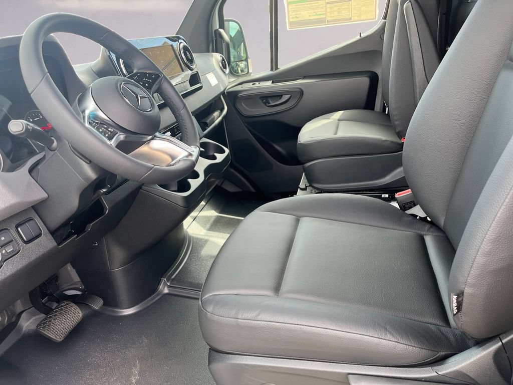 Used 2025 Mercedes-Benz Sprinter 2500 image 7