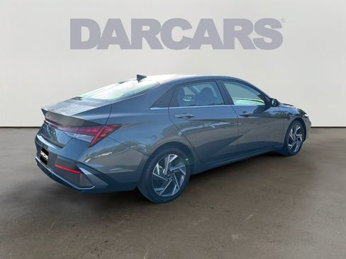 Used 2025 Hyundai Elantra SEL FWD image 7