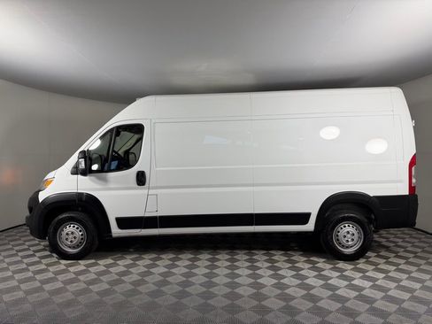 Used 2025 RAM ProMaster 2500 w/ Convenience Group FWD image 8