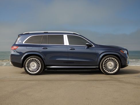 Used 2024 Mercedes-Benz Maybach GLS 600 4MATIC image 4