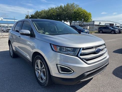 Used 2018 Ford Edge Titanium w/ Equipment Group 301A FWD image 3