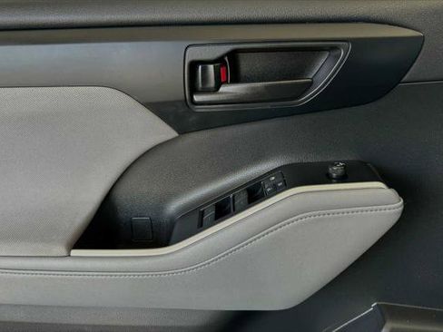 Certified 2020 Toyota Highlander LE image 14