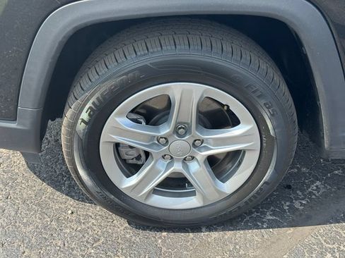 Certified 2024 Jeep Compass Latitude AWD/4WD image 10