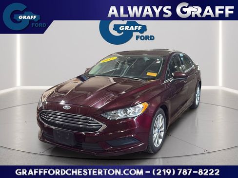Used 2017 Ford Fusion SE FWD image 1
