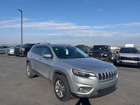 Used 2019 Jeep Cherokee Latitude Plus w/ Comfort/Convenience Group image 1