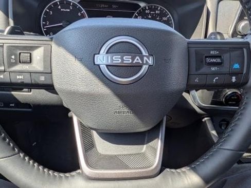 Used 2025 Nissan Rogue SV AWD/4WD image 9