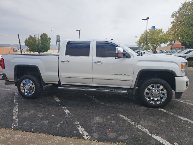Used 2019 GMC Sierra 2500 Denali w/ Duramax Plus Package AWD/4WD image 4