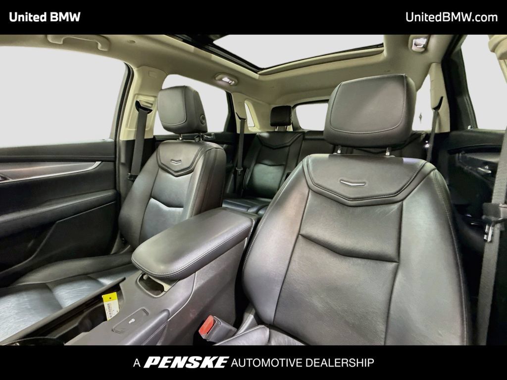 Used 2019 Cadillac XT5 Luxury w/ LPO, Black Ice Package FWD image 12