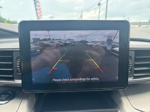 Used 2024 Ford Explorer XLT w/ Equipment Group 202A AWD/4WD image 22