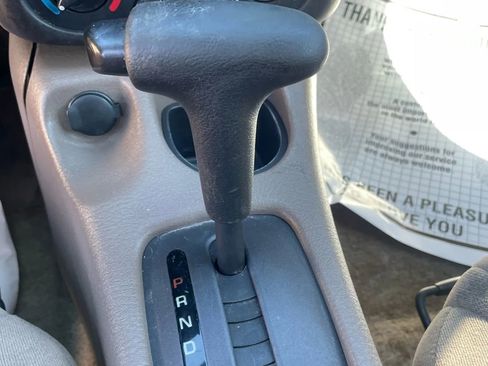 Used 2001 Saturn S-Series SC2 image 15