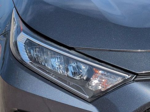 Used 2020 Toyota RAV4 XLE AWD/4WD image 10