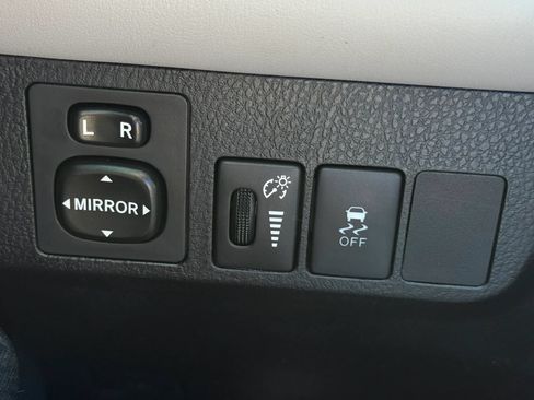 Used 2014 Toyota RAV4 XLE FWD image 33