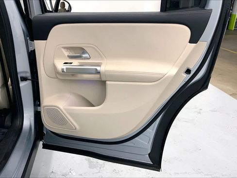 Used 2026 Mercedes-Benz GLB 250 image 13