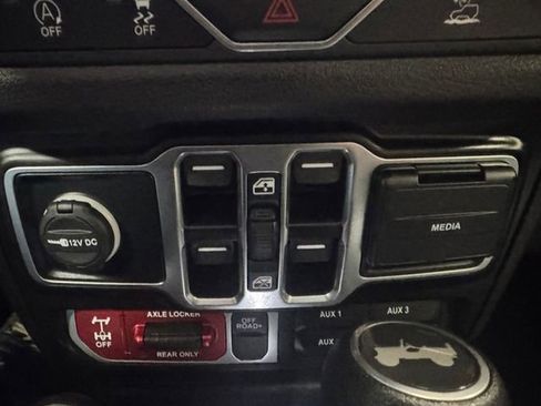 Used 2024 Jeep Wrangler Willys image 25