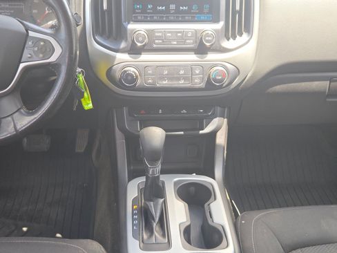 Used 2018 Chevrolet Colorado LT AWD/4WD image 17