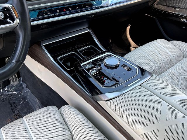 Used 2023 BMW i7 xDrive60 AWD/4WD image 18