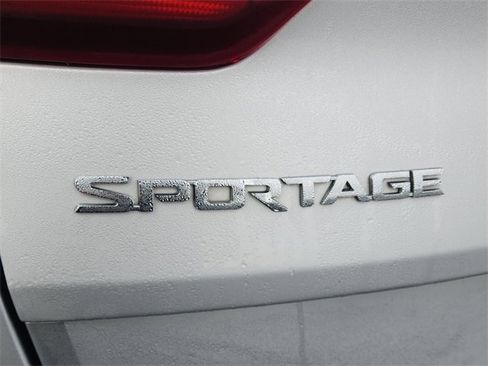 Used 2022 Kia Sportage LX image 13