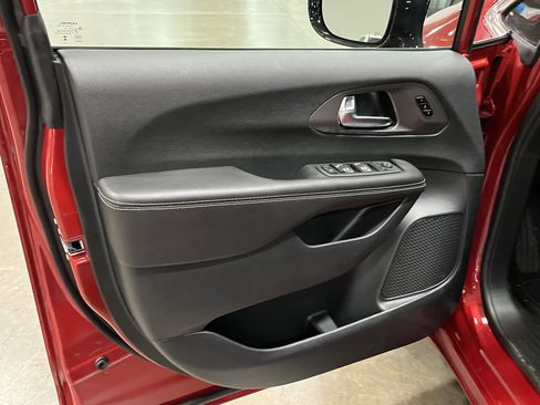 New 2026 Chrysler Pacifica Select AWD/4WD image 15