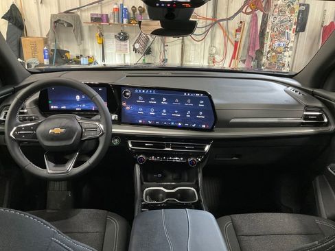 Certified 2026 Chevrolet Traverse LT w/ Driver Confidence Package image 13