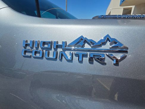 Used 2025 Chevrolet Silverado 2500 High Country w/ Technology Package AWD/4WD image 5