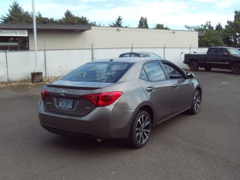 Used 2017 Toyota Corolla SE w/ Carpet Mat Package (TMS) FWD image 5