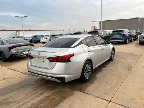 Used 2023 Nissan Altima 2.5 SV FWD image 3