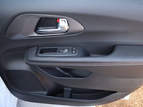 New 2026 Chrysler Pacifica Select FWD image 16
