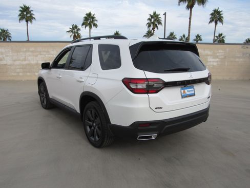New 2025 Honda Pilot Sport image 5