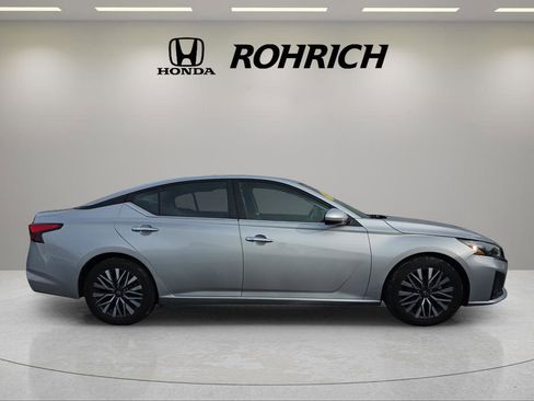 Used 2023 Nissan Altima 2.5 SV image 4