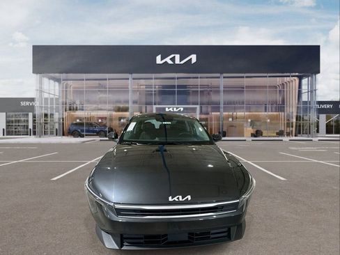 New 2025 Kia K4 LXS image 3