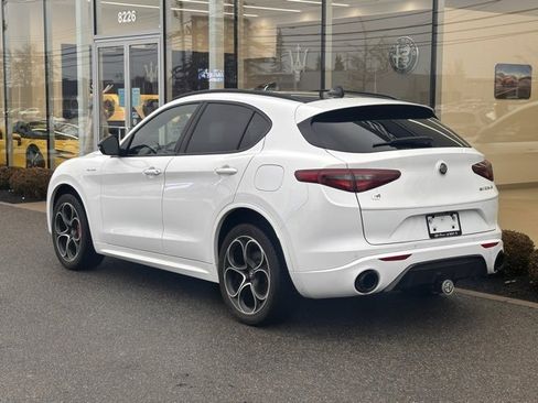 Used 2022 Alfa Romeo Stelvio Veloce image 4