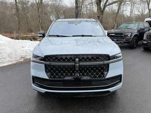 Used 2025 Lincoln Navigator Reserve w/ Jet Appearance Package image 16