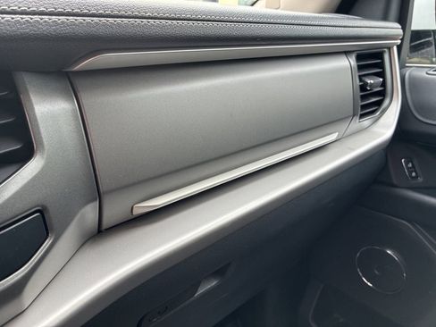 Used 2023 Ford Expedition XLT image 32