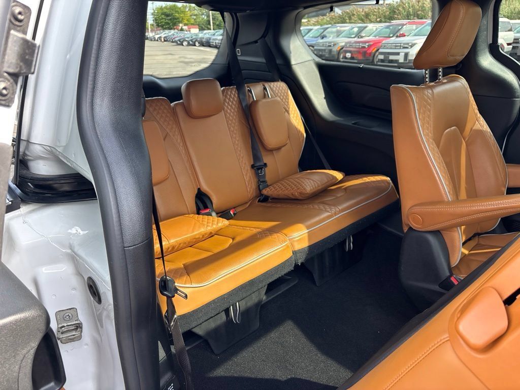 Used 2023 Chrysler Pacifica Pinnacle FWD image 34