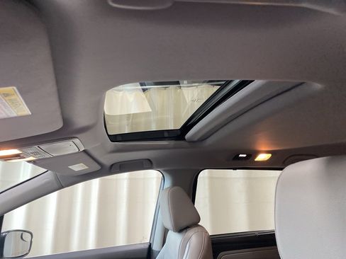 Used 2023 Honda Odyssey EX-L image 2